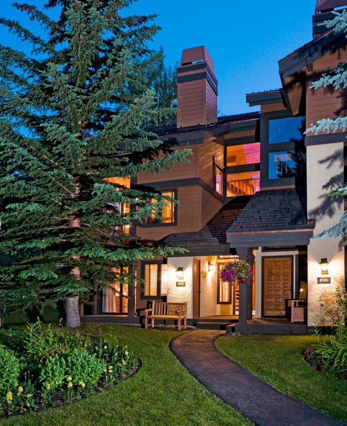 Ridgepoint Townhome 198 By East West Hospitality Beaver Creek Exterior photo