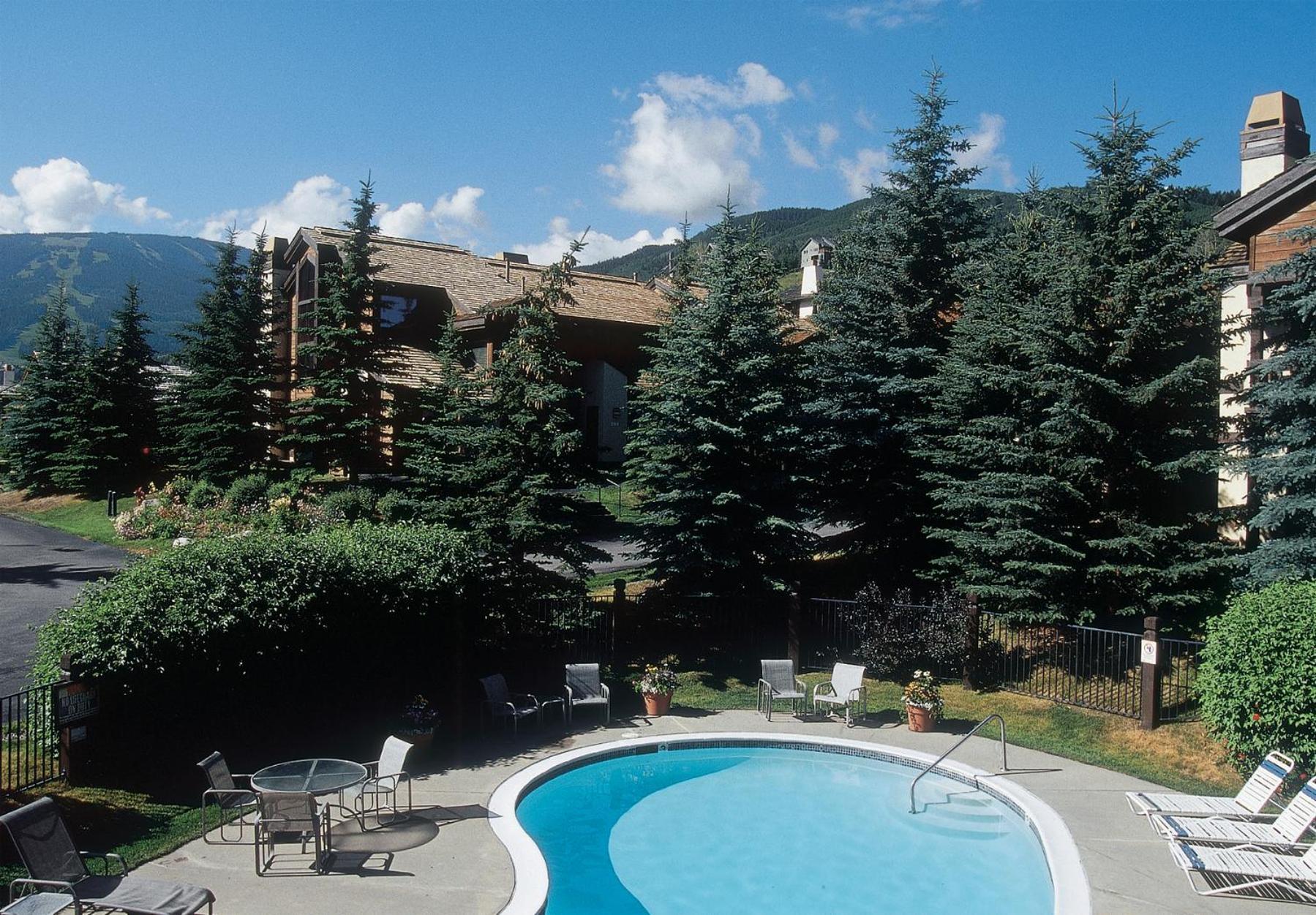 Ridgepoint Townhome 198 By East West Hospitality Beaver Creek Exterior photo